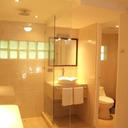 Bathroom 635435959605888800 sq128